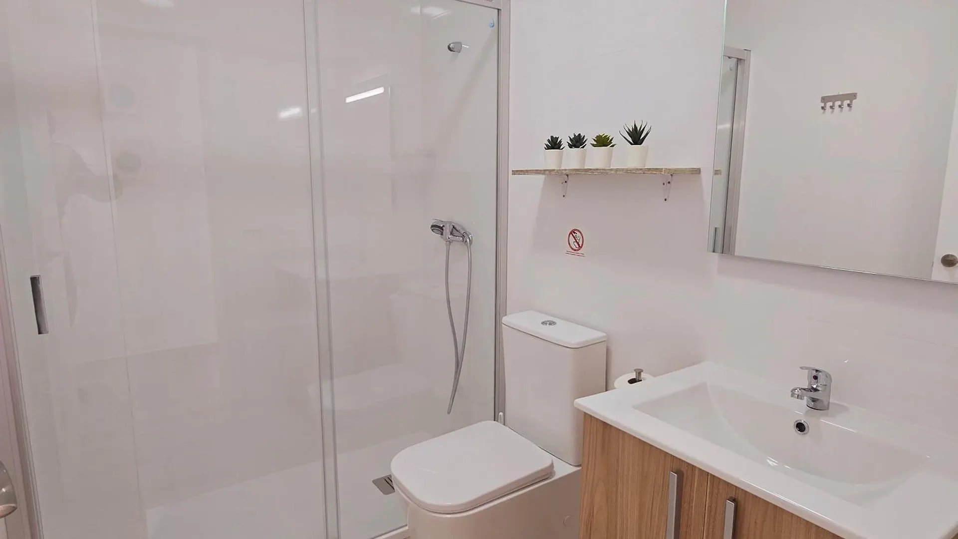 Conilplus Apartamentos Redonda 科尼尔-德拉弗龙特拉 0*,  西班牙